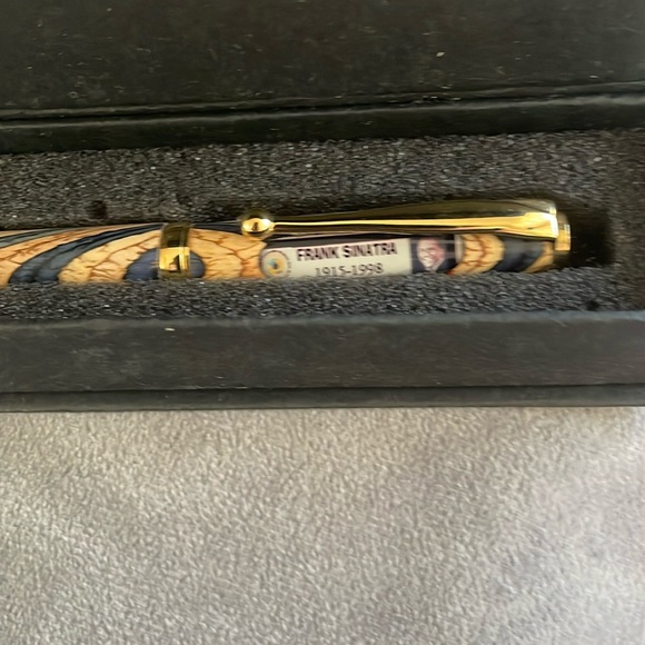 Frank Sinatra Gold Pen 1915 - 1998 - Picture 1 of 2